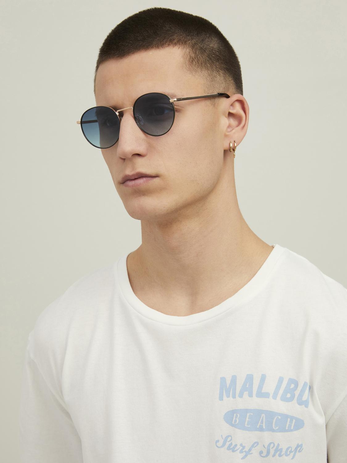 model_shot-front
